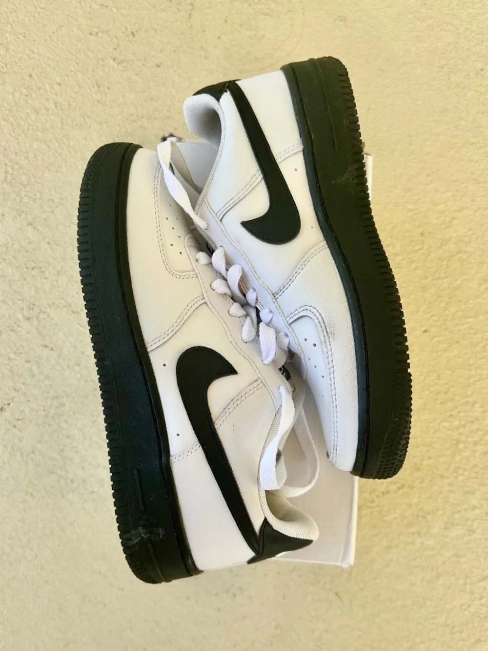 Nike Air Force 1 Low White/Black Sole Sneakers, Woman's Size 7 - Picture 5 of 14